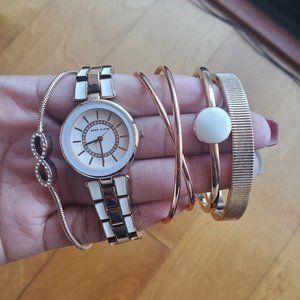 Women's Watch w/ bangles